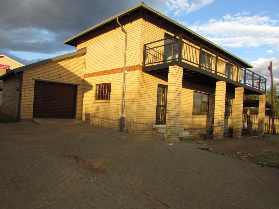 To Let 3 Bedroom Property for Rent in Langenhovenpark Free State